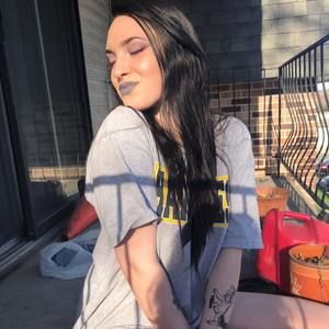 Meet your Posher, Kayla